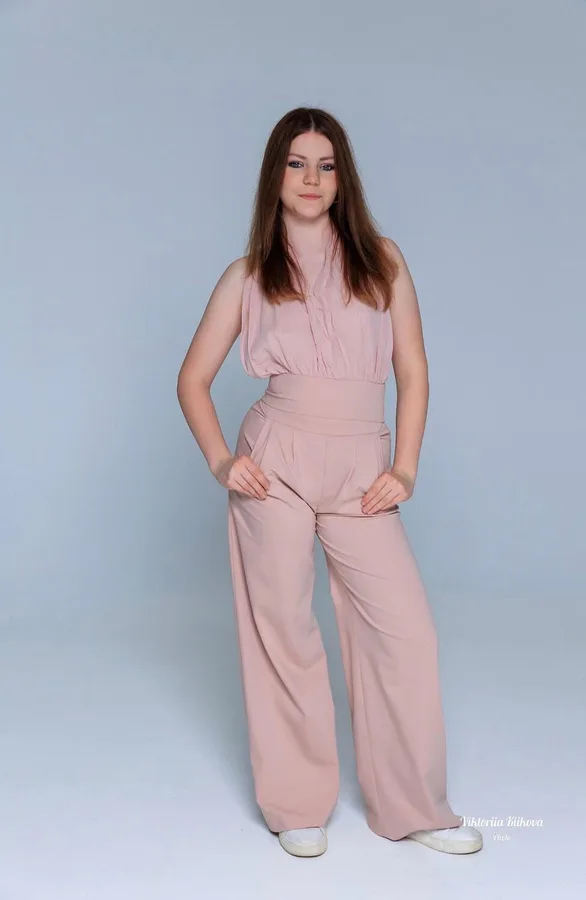 TEEN VESTINA KOMOLOVAITĖ